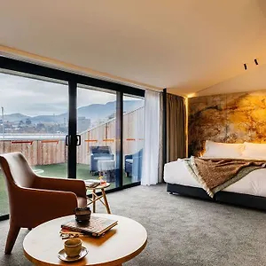 Macq 01 Otel